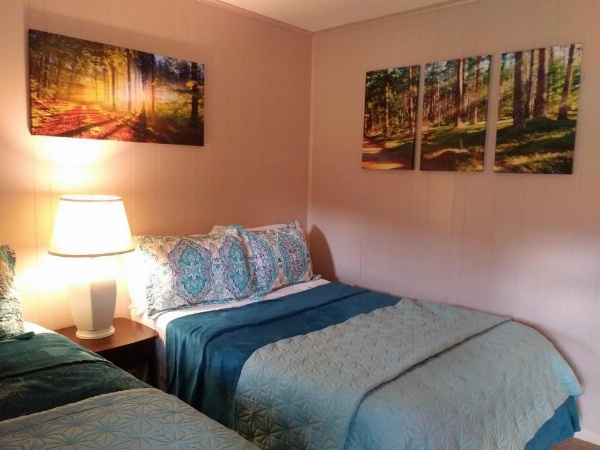 Rest Stop 6 Inn image 15