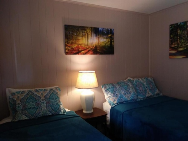 Rest Stop 6 Inn image 17