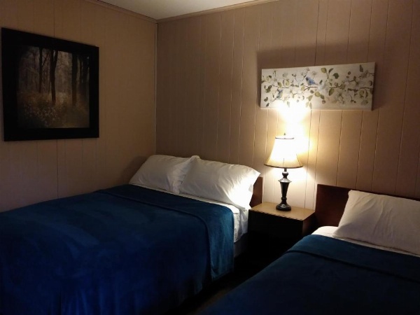 Rest Stop 6 Inn image 23