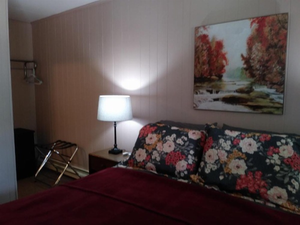 Rest Stop 6 Inn image 30