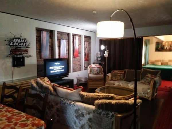 Rest Stop 6 Inn image 9